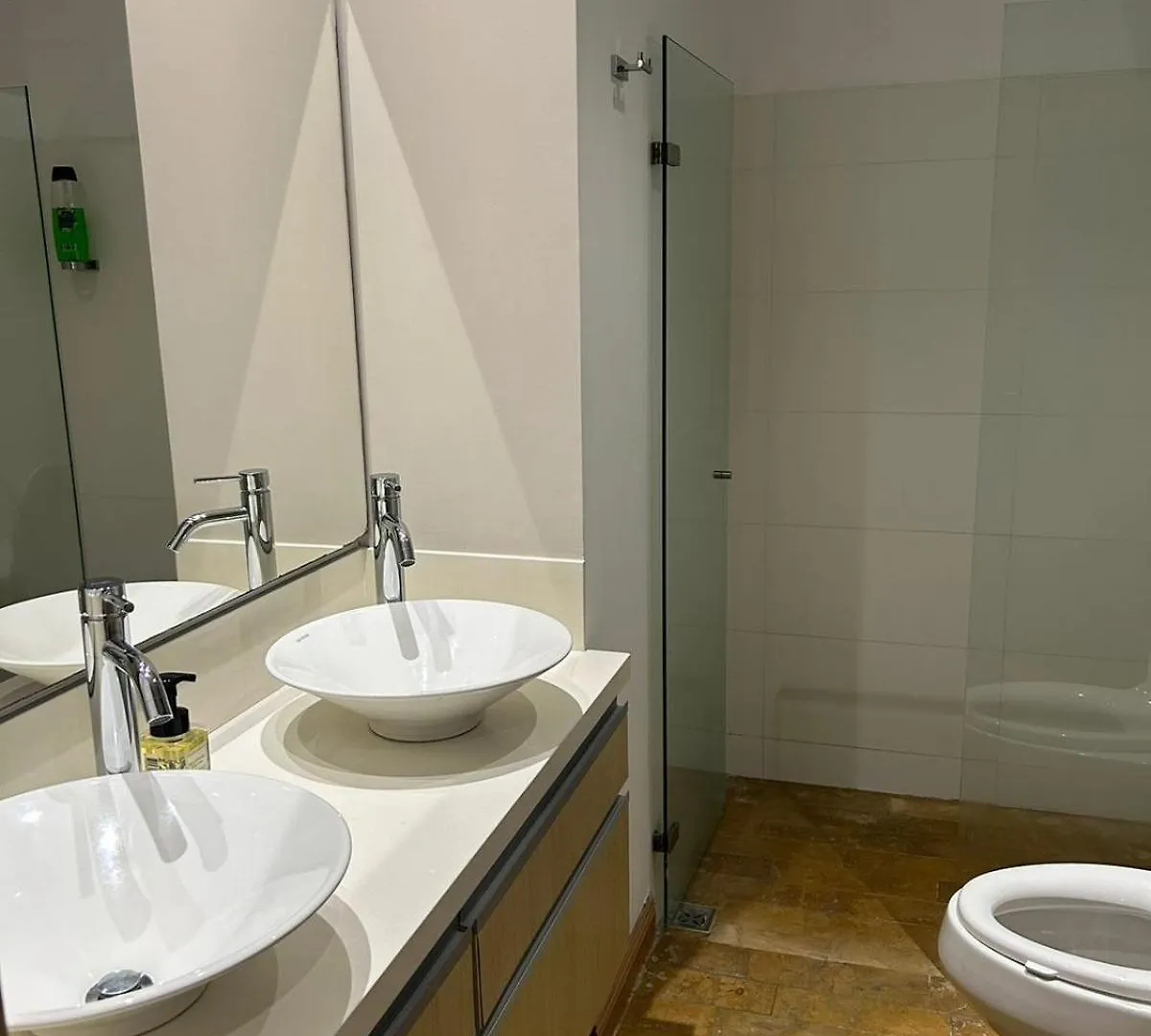 Amazing 3 Bedroom Near Provenza- El Poblado 701 메딜린 0*,  콜롬비아